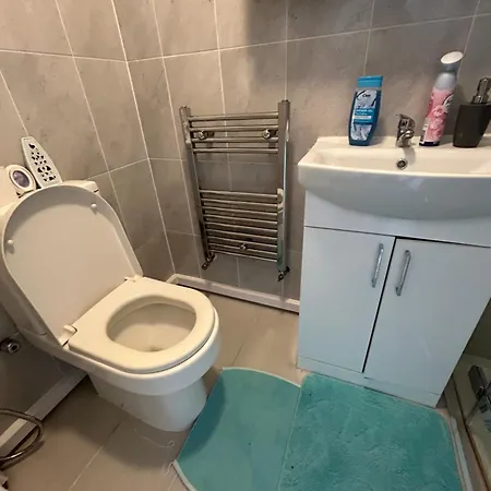 Sariyu Space Studio Flat With Own Bathroom And Kichen Rainham  Exterior photo