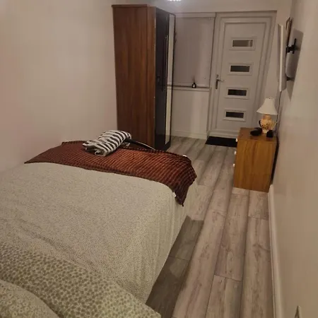 Sariyu Space Studio Flat With Own Bathroom And Kichen Rainham  Exterior photo