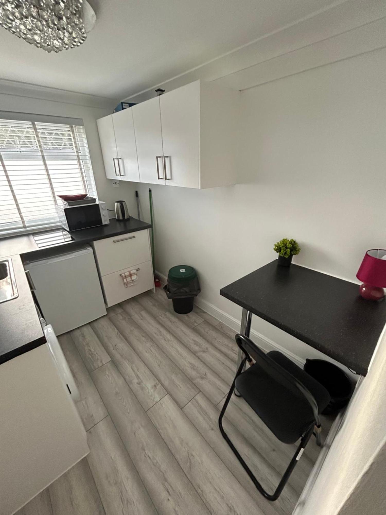 Sariyu Space Flat With Own Bathroom And Kichen * Rainham (Greater London)