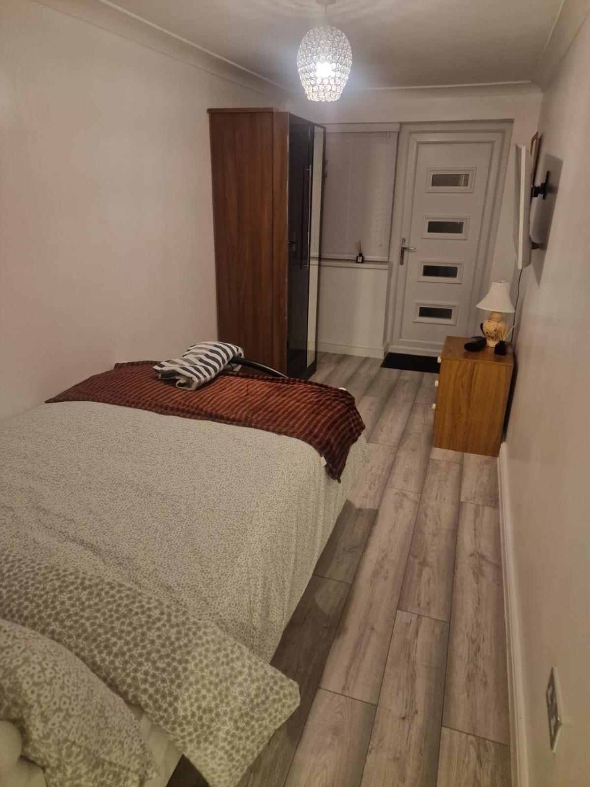 Sariyu Space Flat With Own Bathroom And Kichen Apartment