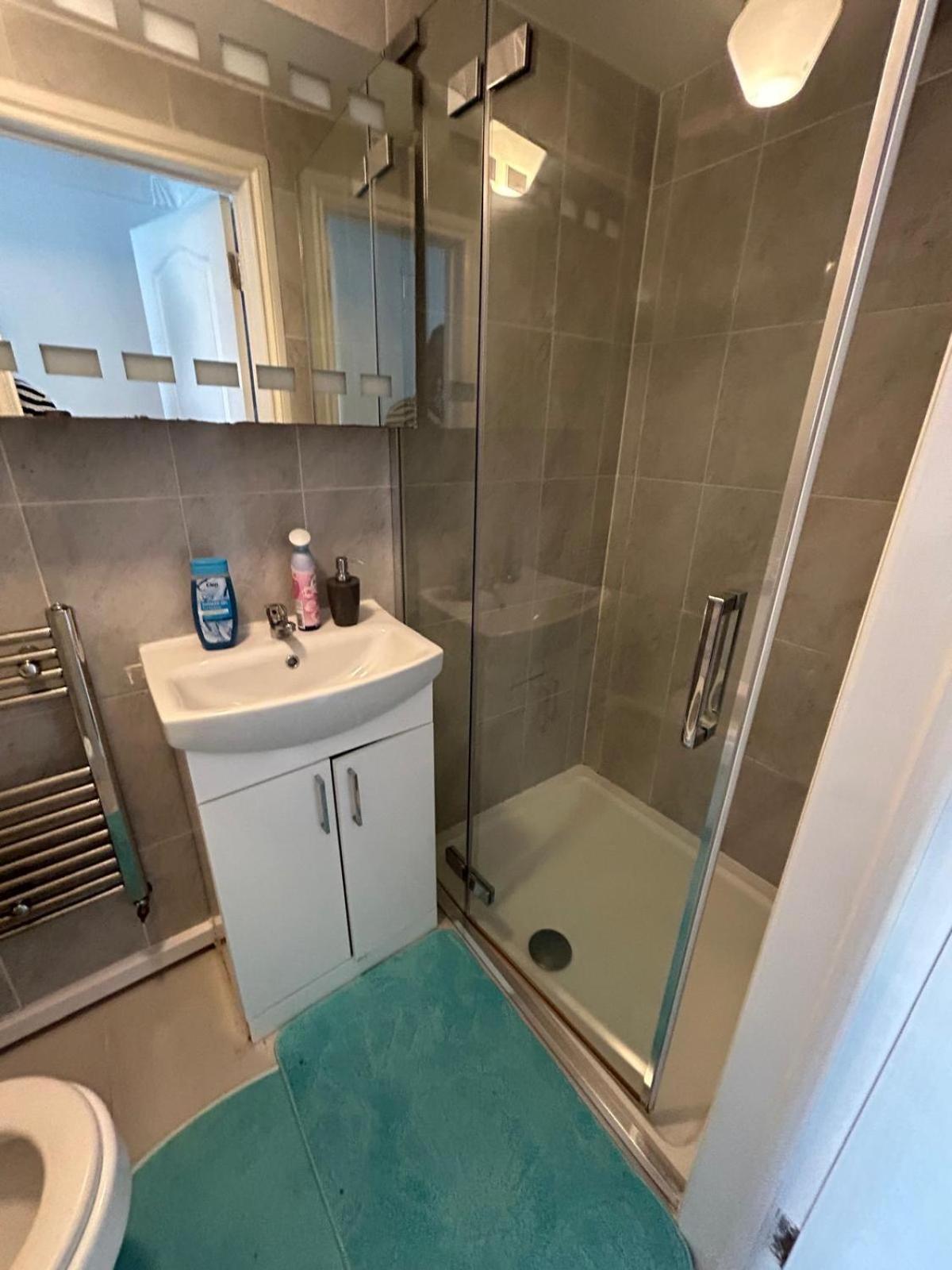 Sariyu Space Flat With Own Bathroom And Kichen Apartment Rainham (Greater London)