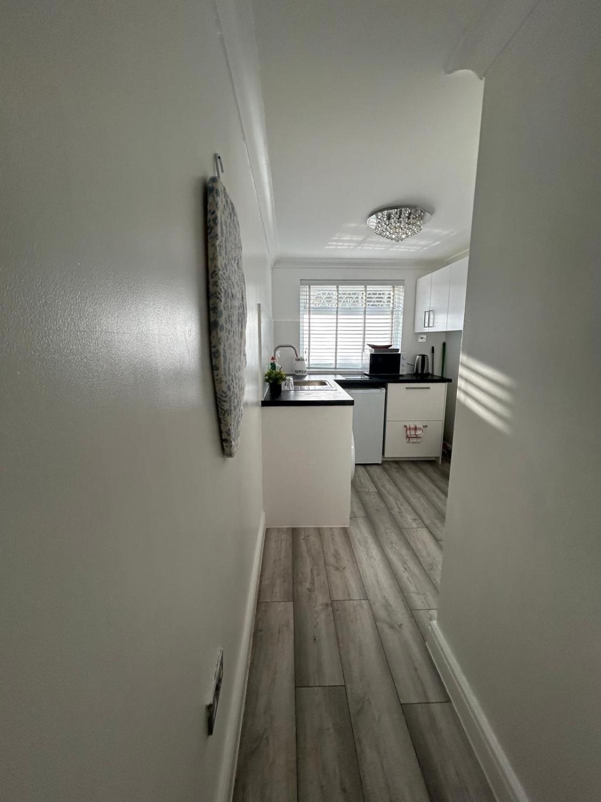 Sariyu Space Flat With Own Bathroom And Kichen *